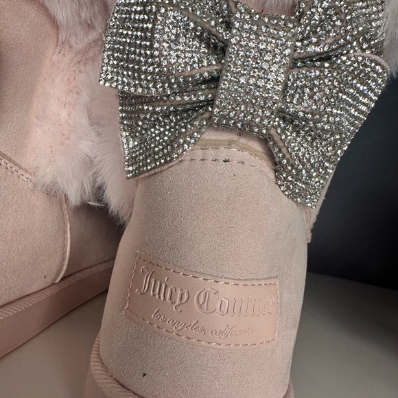 New in box Viral Pink Fur Bling Bow Juicy Couture Boots - Picture 5 of 7